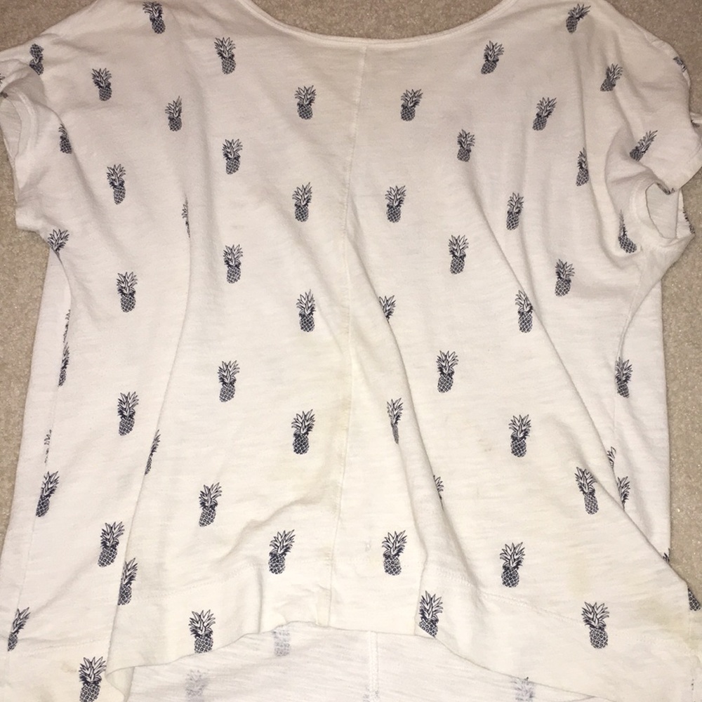 White and navy blue pineapple t-shirt